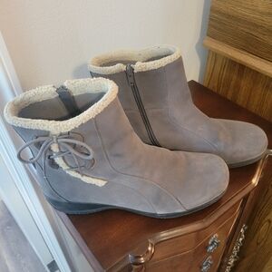 Clarks Boots 11W Gray Suede